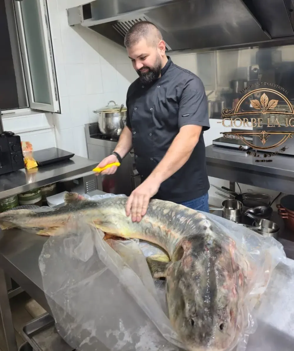 Ion Potîrniche, în bucătăria restaurantului